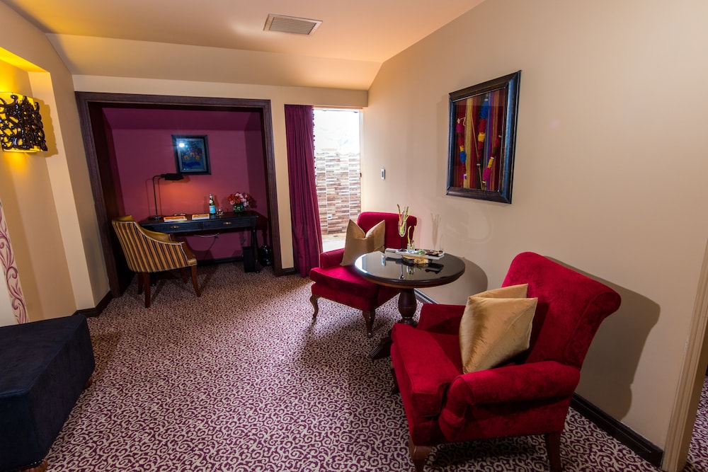 Family Suite, 1 King Bed - Photo 3