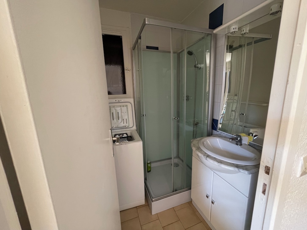 House, 2 Bedrooms, Kitchenette, Ground Floor photo 2