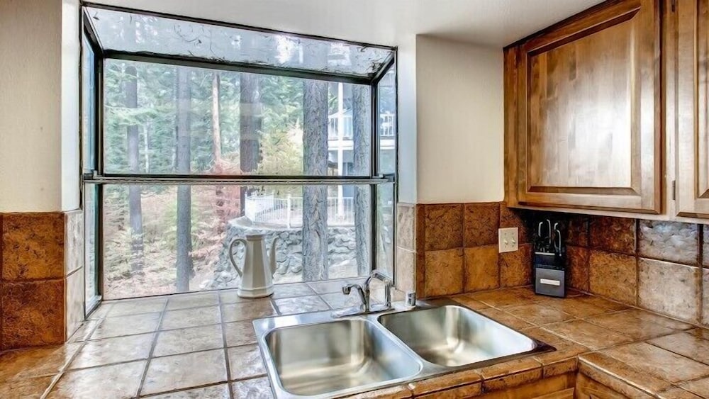 Cabin (Fiske Cabin) photo 2