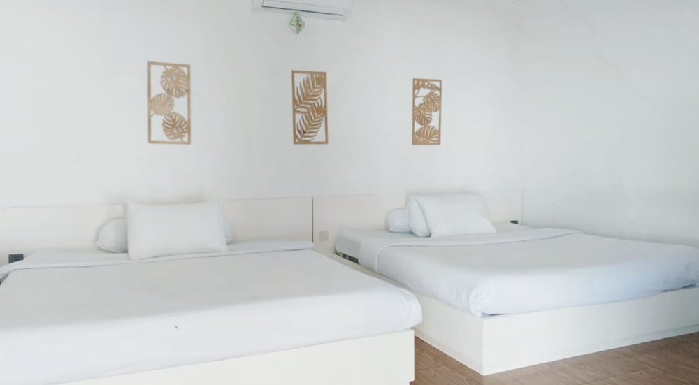 Classic Quadruple Room, Balcony, Beach View