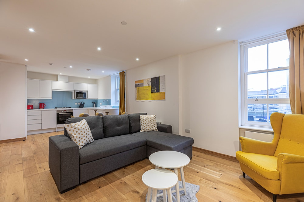 Deluxe Apartment, Ensuite, City View photo 2