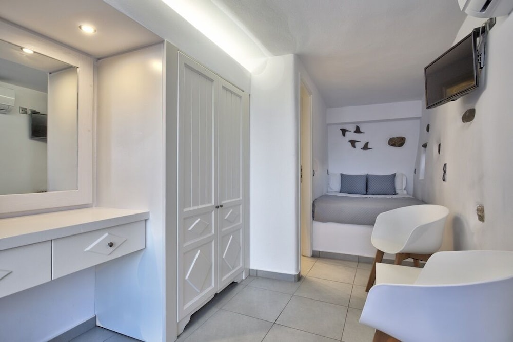 Economy Room