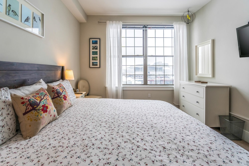 Luxury Apartment, 1 Bedroom, City View, Sea Facing photo 2