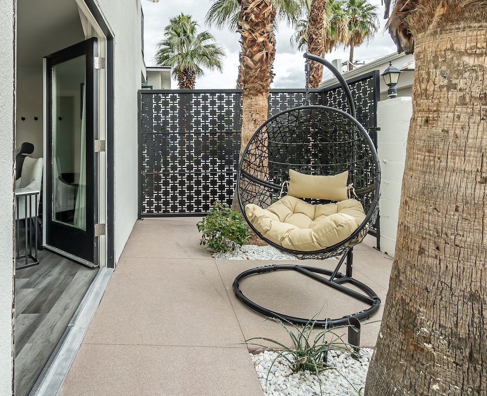 Room, 1 King Bed, Patio - Photo 3