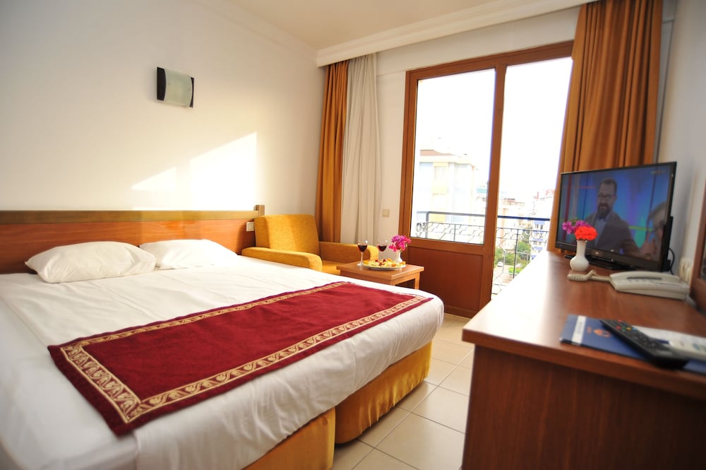 Double or Twin Room with Sea View photo 2