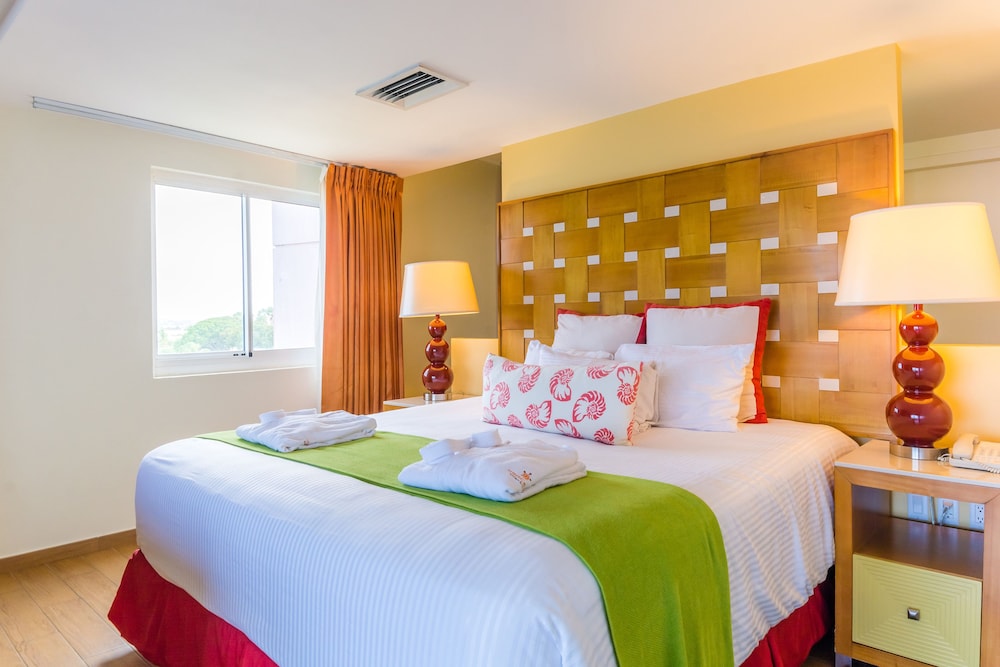 Sun Club Master Suite
