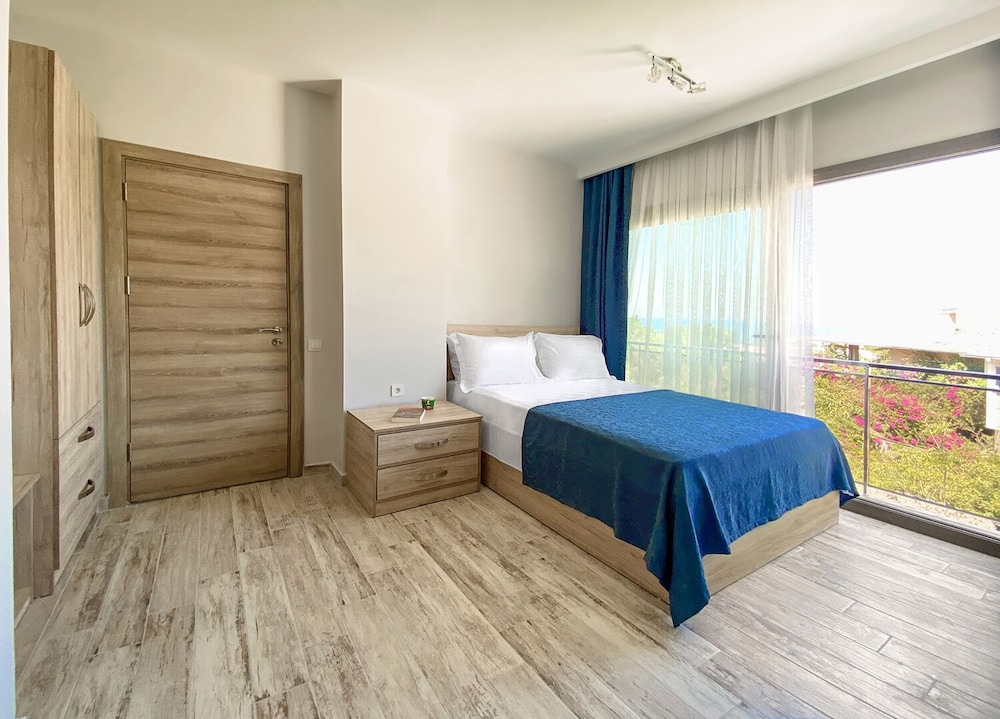 Standard Room, 1 Double Bed, Sea View, Garden Area photo 1