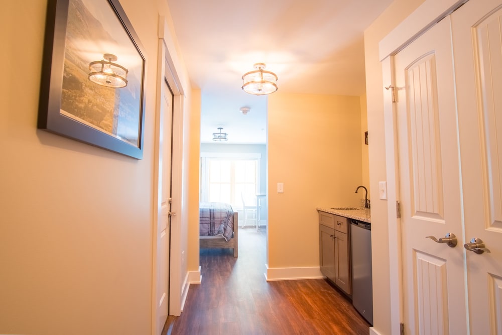 Basic Single Room, Mountainside (1403A)