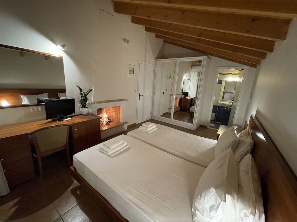 Standard Twin Room - Photo 5