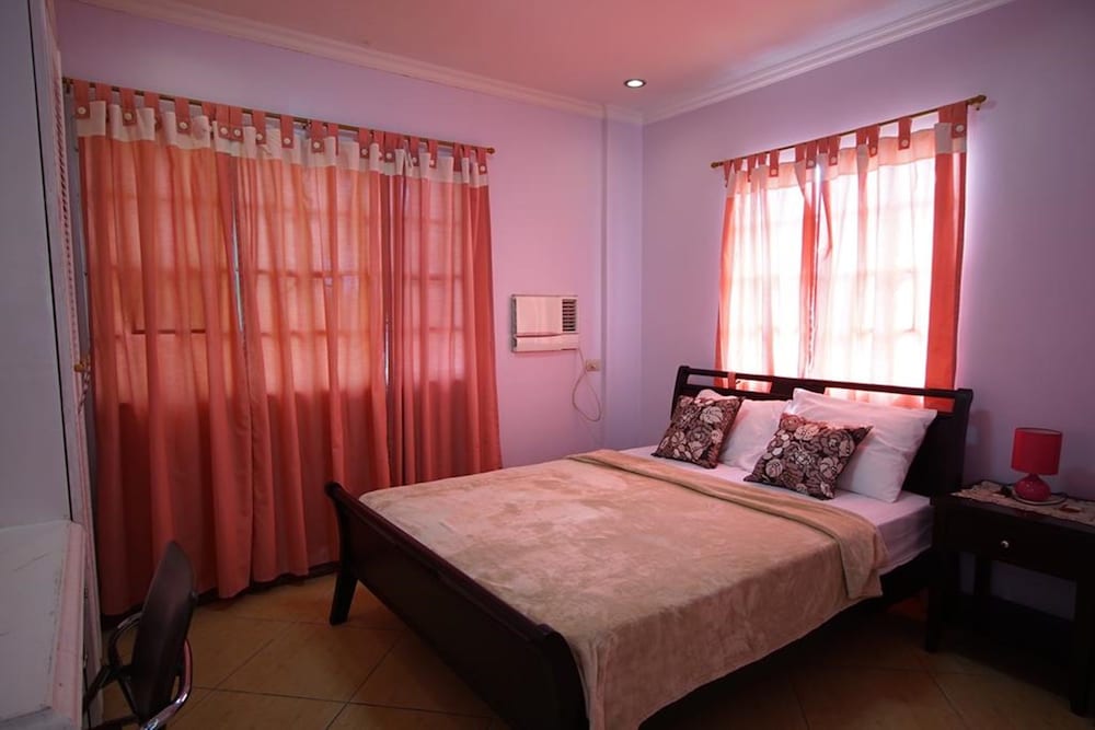 House, 5 Bedrooms photo 2