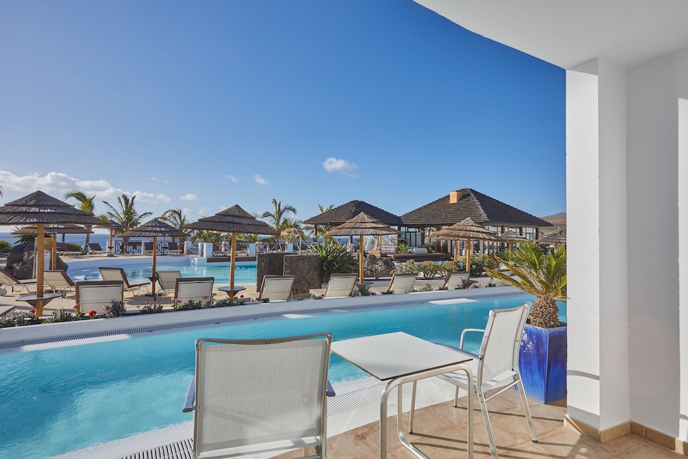 Suite, Pool Access (Terrace - Preferred Club)