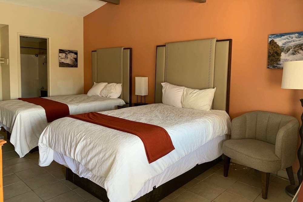 Room, 2 Queen Beds, Non Smoking photo 1
