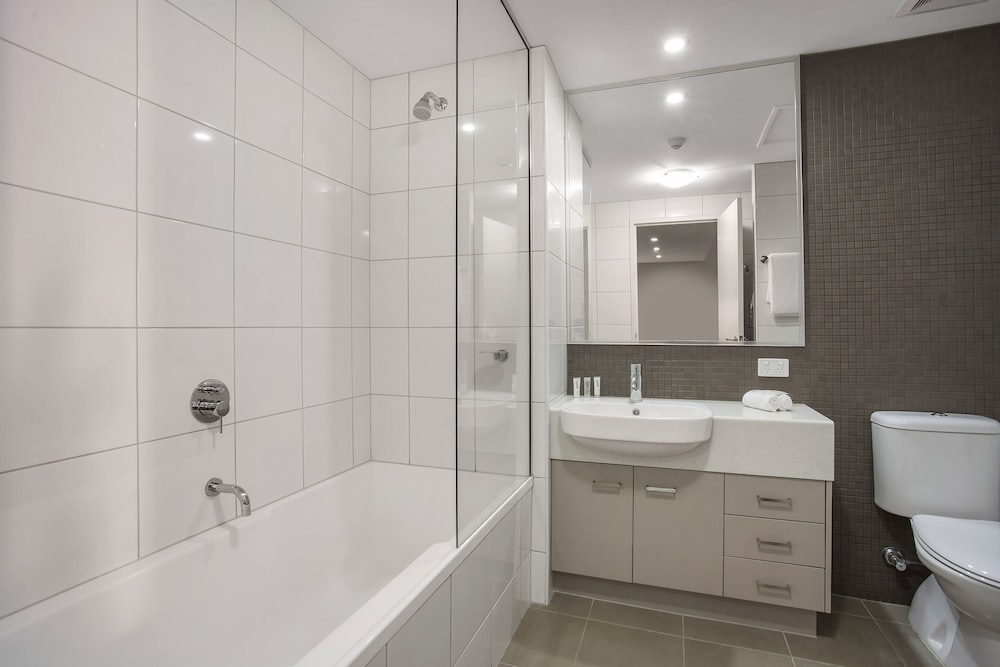 One Bedroom Apartment - Photo 2