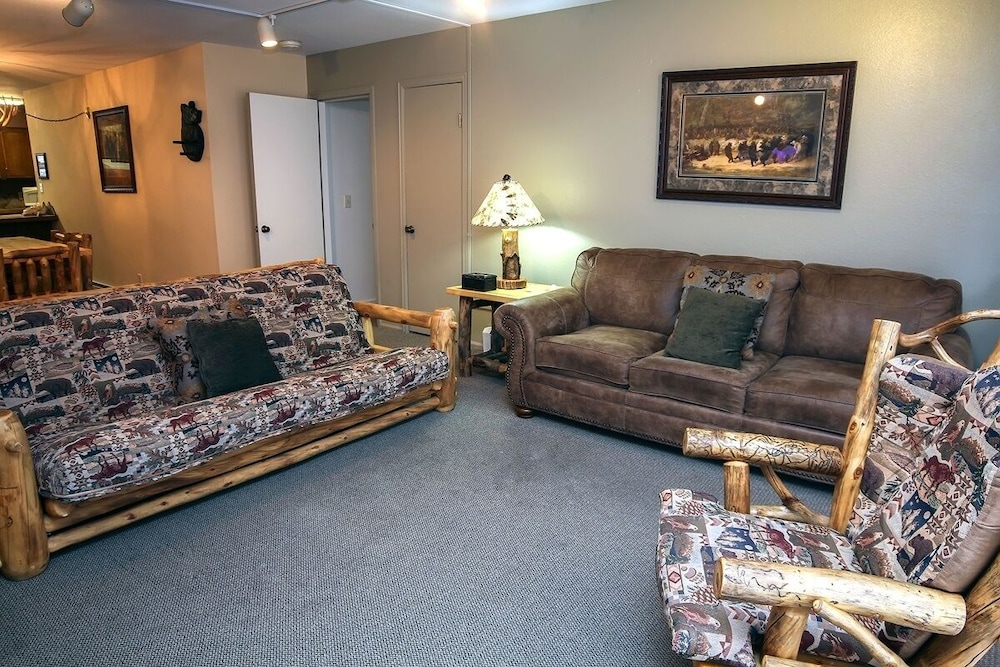 Condo, 2 Bedrooms