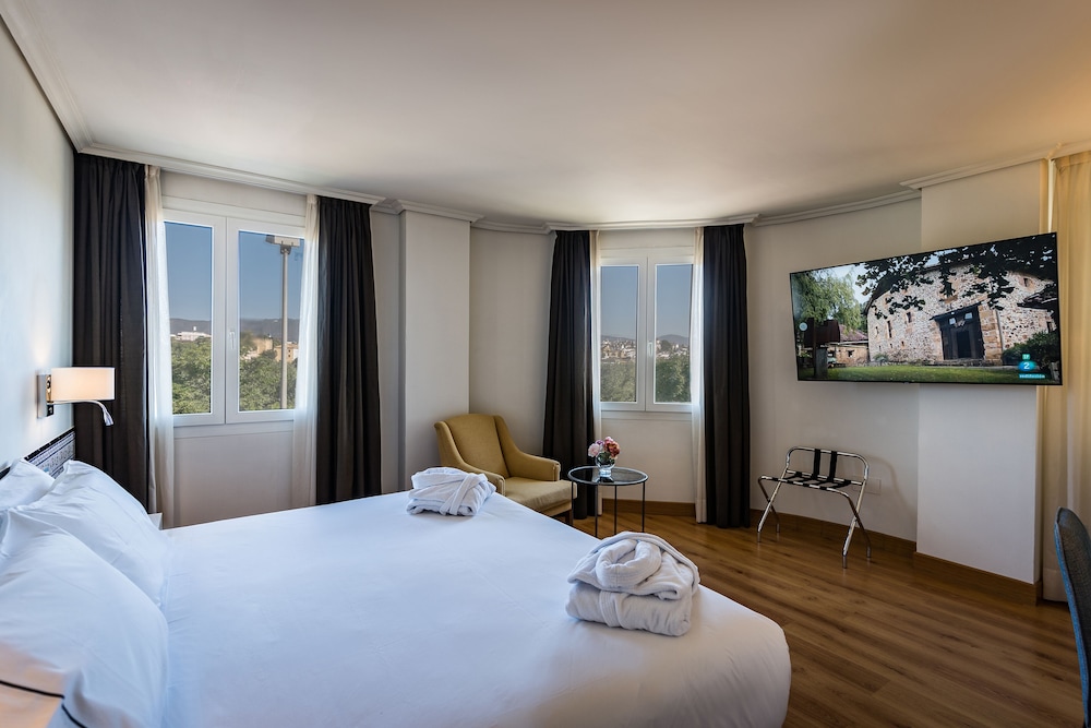 Superior Room, 1 Double or 2 Twin Beds, City View - Photo 3