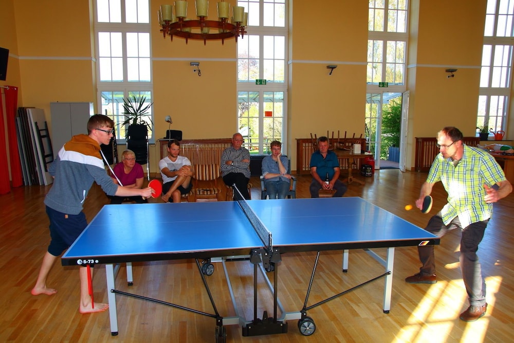 House, Multiple Bedrooms photo 3
