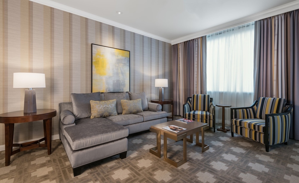 Julius Signature Level Executive View Suite King - Photo 1
