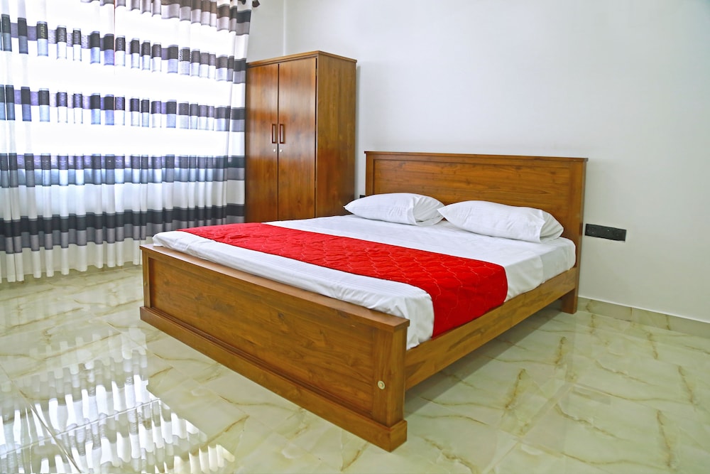 Deluxe Room, 1 Queen Bed, Non Smoking photo 1