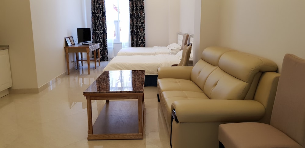Family Studio Suite, 1 Bedroom, Kitchen, City View photo 1