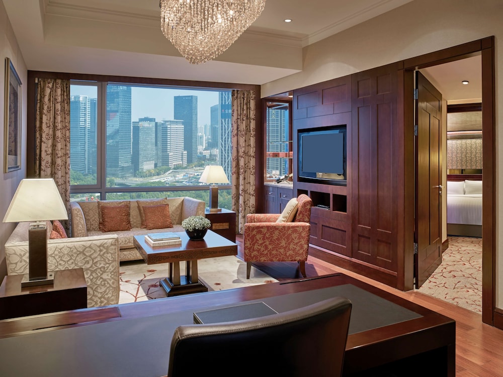 Horizon Premier King Room with Executive Lounge Access photo 1