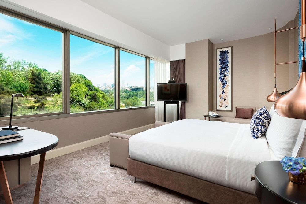 Club Suite, 1 Bedroom, Park View thumbnail 5