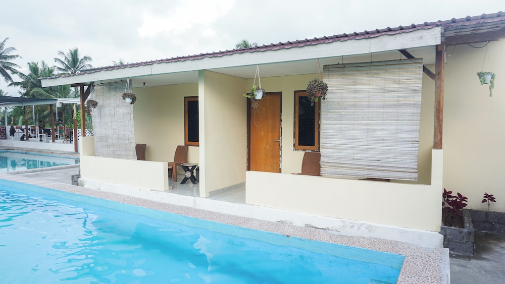 Basic Double Room, 1 Double Bed, Pool View photo 1