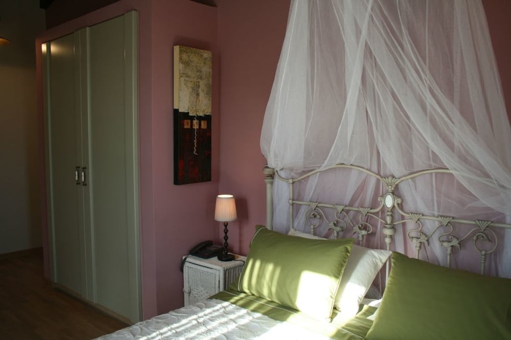 Standard Double Room, Fireplace photo 3