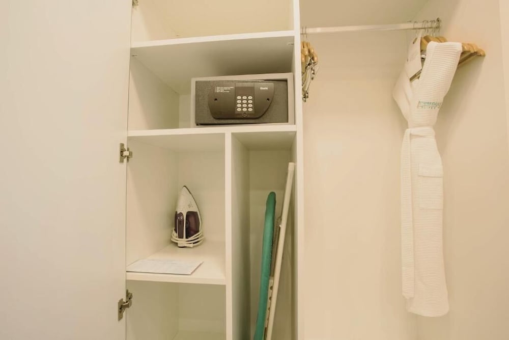 Suite, 2 Bedrooms, Kitchen (High Floor) - Photo 20