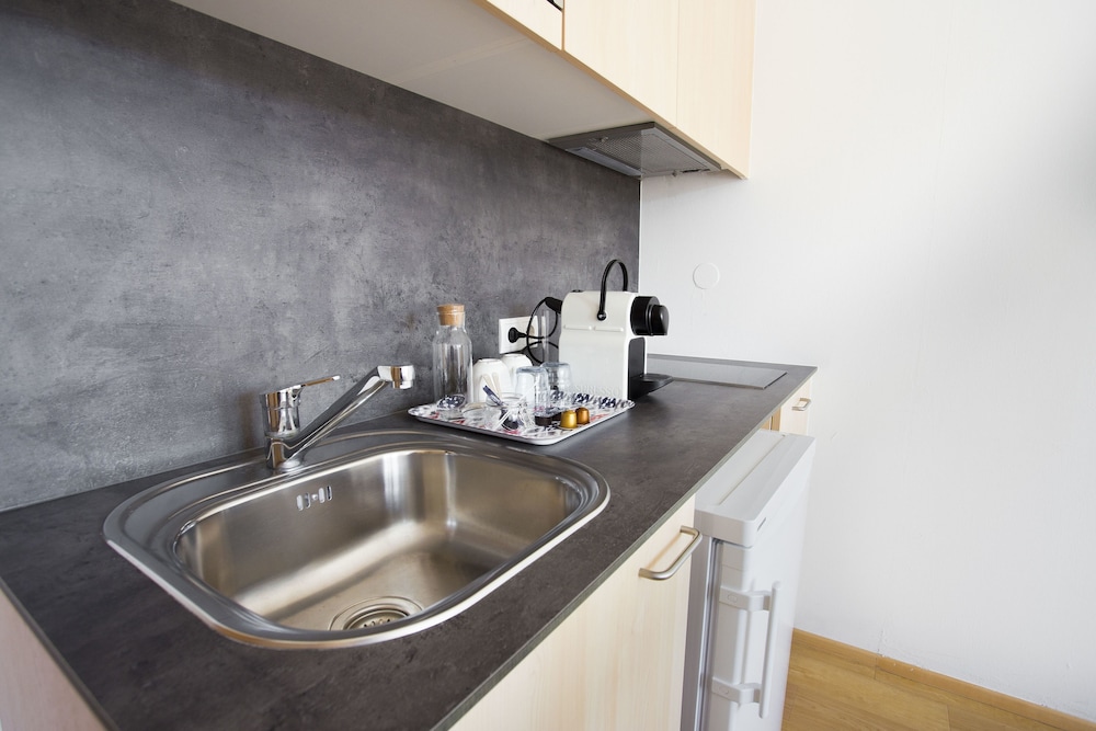 Single Room, Private Bathroom
