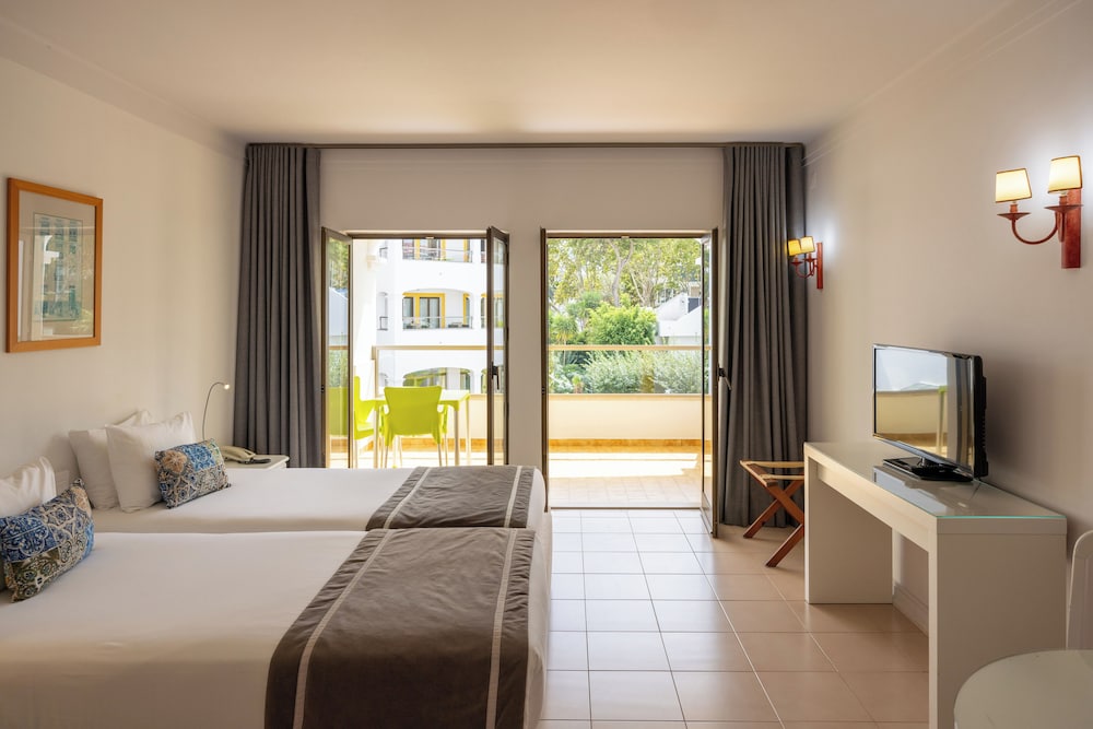 Standard Studio, 2 Twin Beds - Photo 3