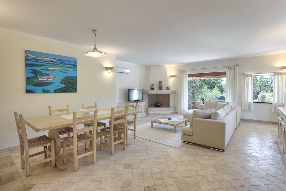 Villa photo 1