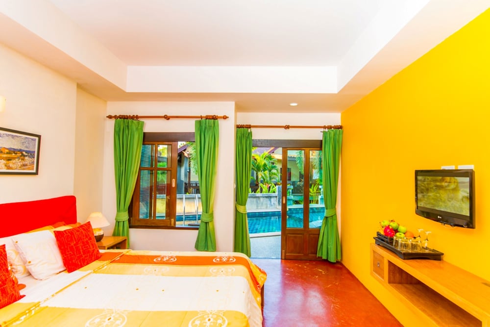 Deluxe Room, Pool Access - Photo 9