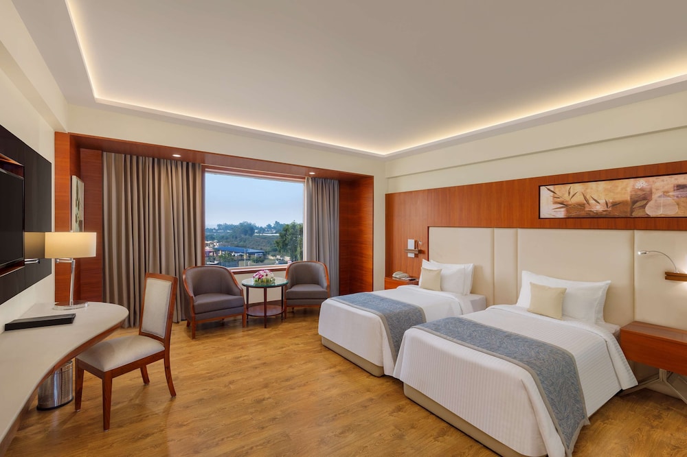 Junior Suite, 1 Double Bed, Bathtub - Photo 16