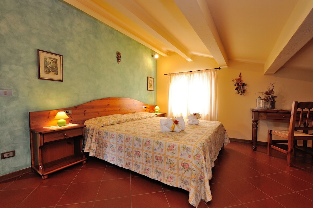 Apartment, 3 Bedrooms, Terrace photo 1