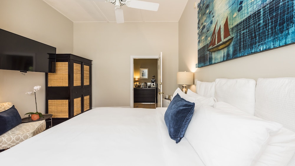 Room, 1 King Bed photo 2