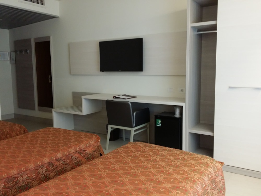 Family Quadruple Room - Photo 1