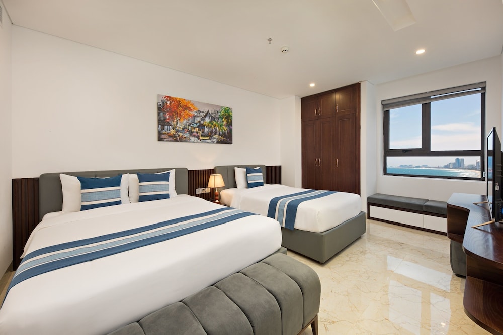 Luxury Suite, Bathtub, Ocean View photo 3