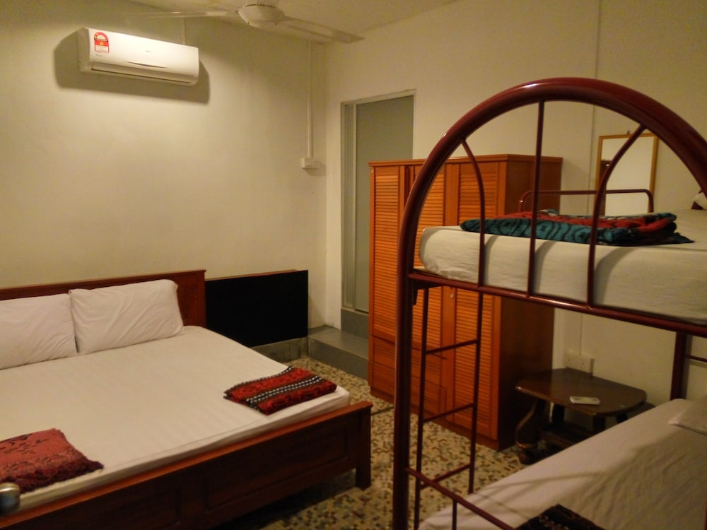 Deluxe Quadruple Room, Multiple Beds, Private Bathroom, Ground Floor photo 1