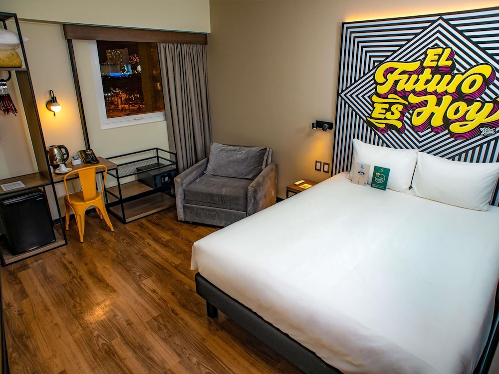 Standard Room, Multiple Beds - Photo 1