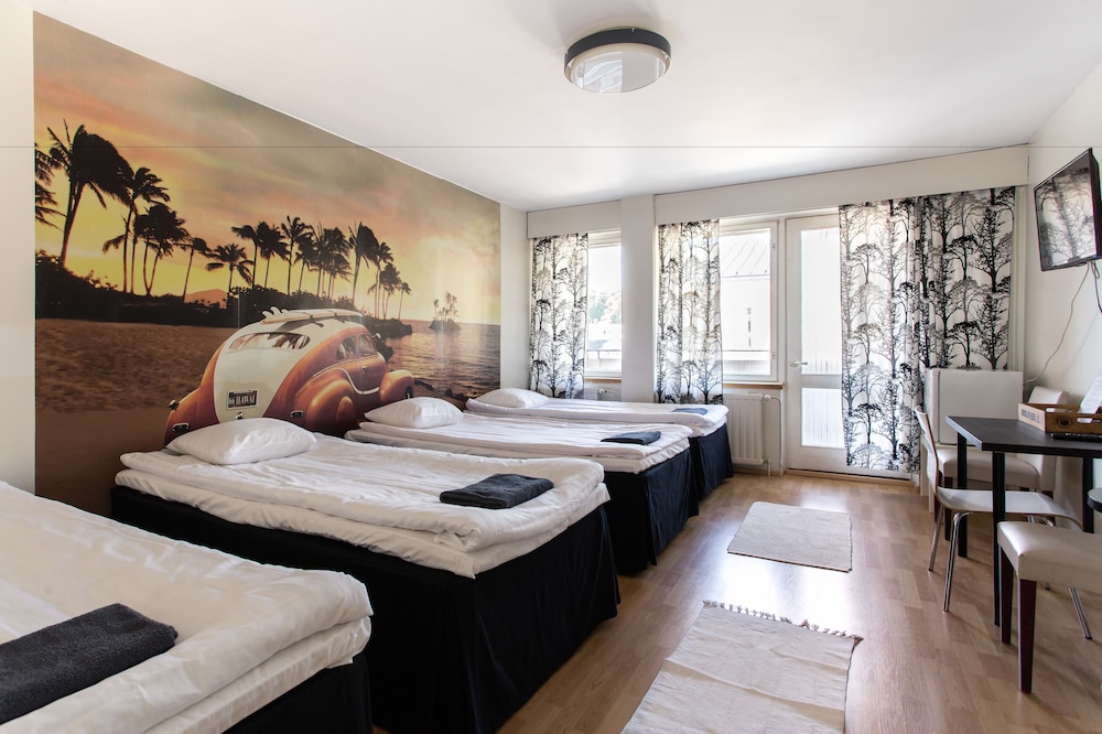 Quadruple Room, Multiple Beds, Non Smoking photo 3