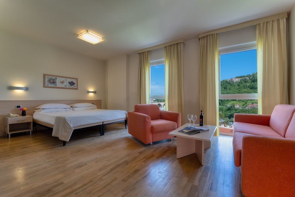 Junior Suite, Hill View