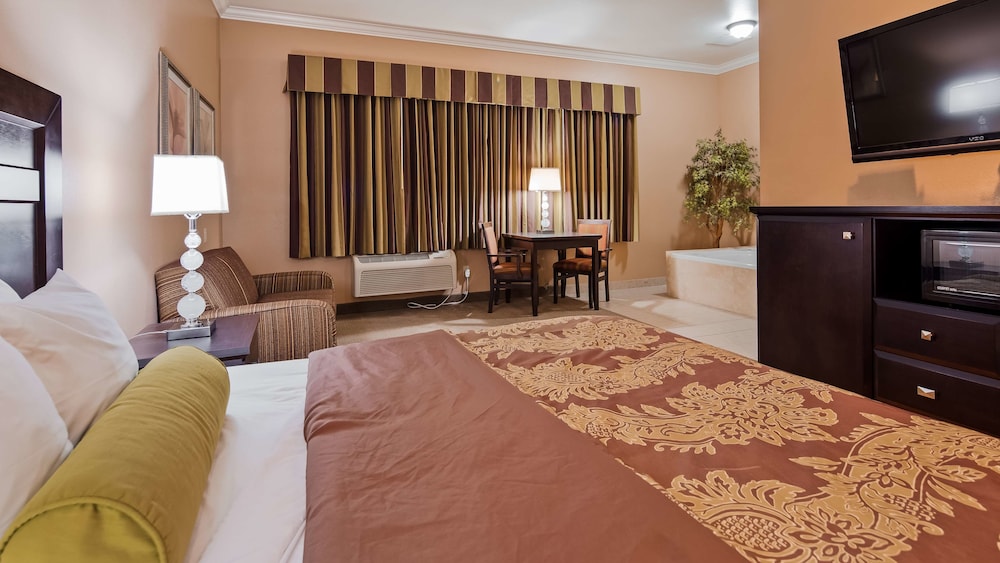 Suite, 1 King Bed, Accessible, Jetted Tub (Walk-in Shower) photo 1