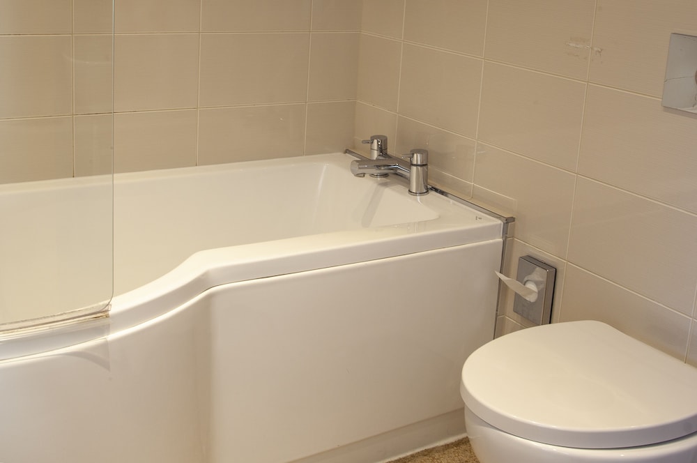 King or Twin Room with shower over bath