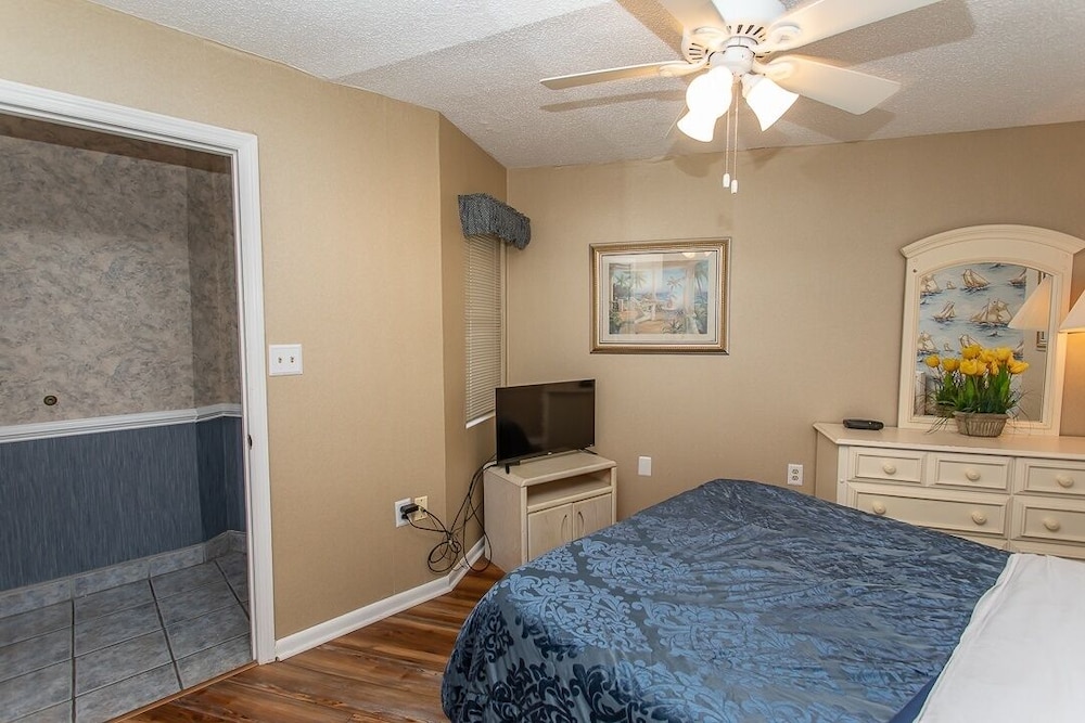 Condo, 2 Bedrooms photo 3