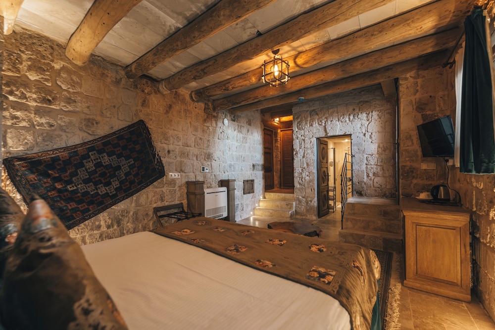 Executive Suite - Photo 6