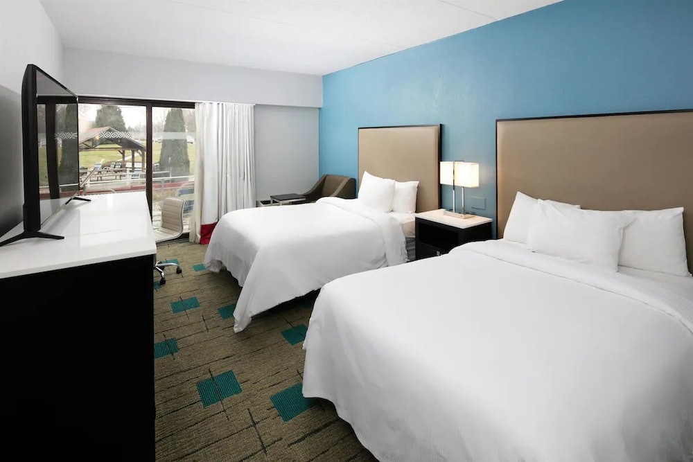 Suite, 2 Queen Beds, Non Smoking - Photo 3