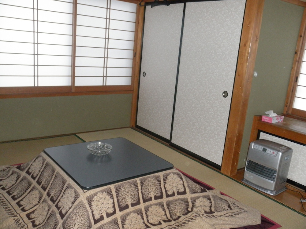 Economy Twin Room photo 2