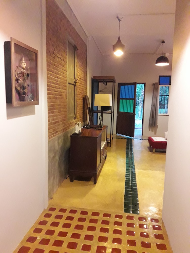 Family Room - Photo 6
