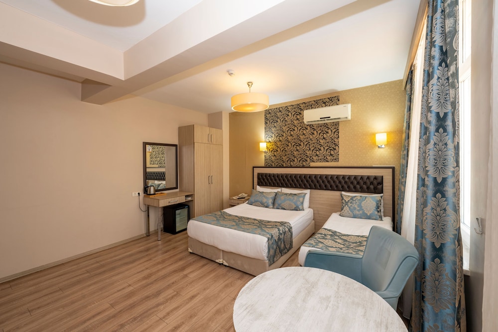 Deluxe Triple Room photo 3