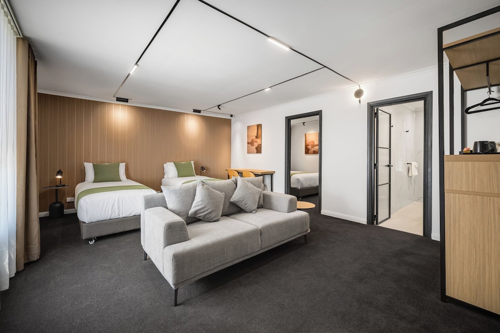 Queen Family Suite